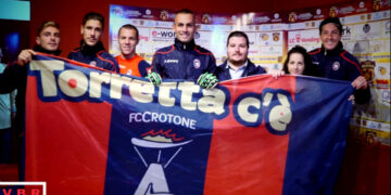 Torretta e Crotone calcio uniti dalla VBR… su un maxi divano di 9 metri
