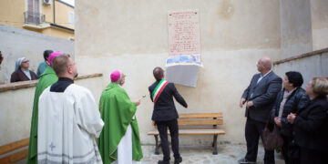 Intitolata la piazzetta di Ciro’ a Mons. Alessandro Vitetti