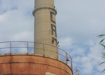 Greenpeace in azione a Saline Joniche, l’italia esca dall’era del carbone