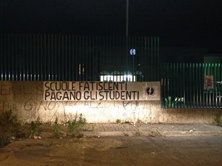 Scuole fatiscenti? Pagano gli studenti!