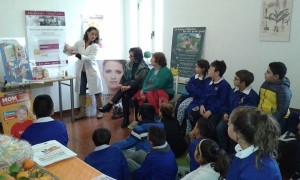 1a-campagna-prevenzione-pediculosi-duecento-alunni-in-farmacia