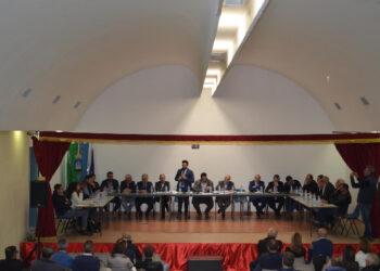 Tre ore di Consiglio Comunale di Isola Capo Rizzuto per l’Aeroporto di Crotone