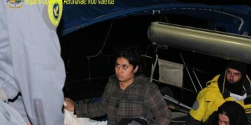 Guardia di Finanza: fermato un veliero con a bordo 70 migranti, arrestati 3 ucraini
