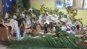 il-presepe-con-materiali-di-riciclo-alla-scuola-g-ferrari-di-ciro-marina6