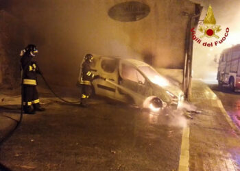 Incendiata autovettura nel Comune di Isola Capo Rizzuto
