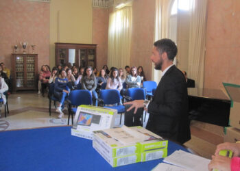 Il Liceo Pitagora consegna i Tablet agli studenti delle prime classi