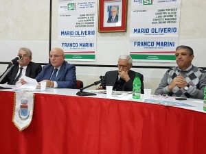 oliverio-a-cassano-con-marini-per-sostenere-le-ragioni-del-si-al-referendum1