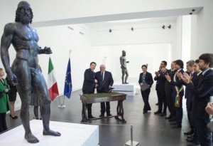 renzi-e-oliverio-firmano-il-patto-per-la-calabria