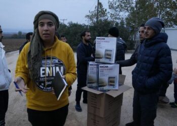 Rientrata la carovana solidale e resistente calabrese dai campi profughi in Grecia