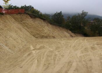 Sbancati 5000mq di terreno non autorizzato a Cotronei