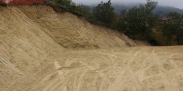 Sbancati 5000mq di terreno non autorizzato a Cotronei