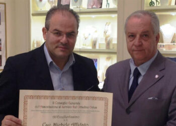 Vincenzo Costa consegna il Titolo di Accademico Benemerito a Michele Affidato