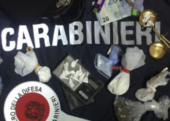 Spaccio di cocaina nei pressi del Liceo Filolao di Crotone: 2 arresti, una ragazza e un uomo