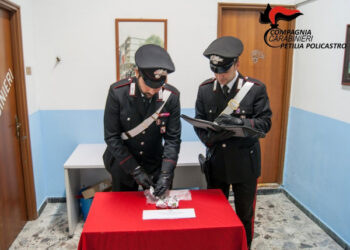 Trovati otto dosi di droga in un locale, denunciato cinquantatreenne