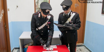 Trovati otto dosi di droga in un locale, denunciato cinquantatreenne