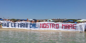 M5s: difendiamo il nostro mare, domenica 13 novembre manifestazione a Crotone