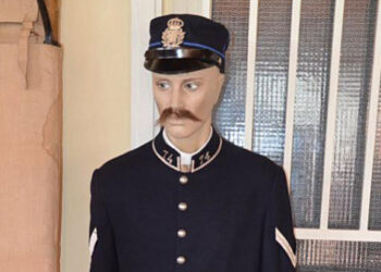 Inaugurata a Crotone la mostra delle divise storiche della Polizia di Stato