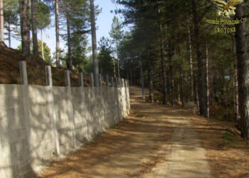 Realizzati muri abusivi a marrate di Petilia Policastro