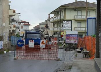 Da oggi lunedi 21 novembre a Ciro’ Marina, passaggio a livello chiuso di Via Roma