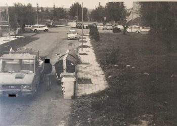 Abbandono sacchetti immondizia per strada, ecco le foto dei trasgressori