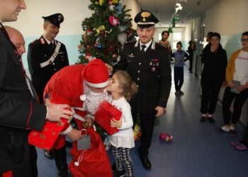 Arriva un Babbo Natale Carabiniere al Reparto Pediatria dell’Ospedale di Crotone