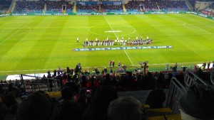 squadre in campo prima della partita