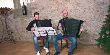 Due Fisarmonicisti al Centro Culturale “A Casedda” di Ciro’ Marina
