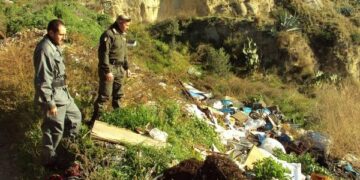 Ennesima discarica a cielo aperto nel Comune di Casabona