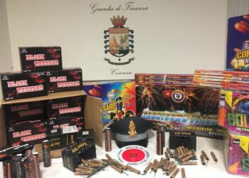 Gdf: Sequestrata oltre mezza tonnellata di materiale pirotecnico illegale