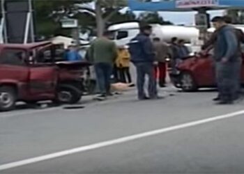 Grave incidente sulla SS106: due auto coinvolte, sette i feriti