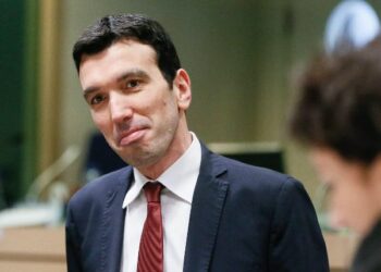 Coldiretti, il ministro Martina in Calabria toglie il tappo al testo unico del vino