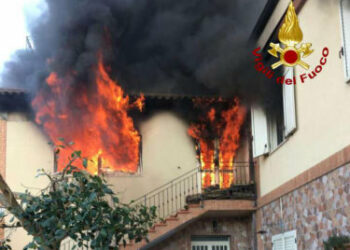 Incendio abitazione a Ciro’ Marina, salvate due persone dai Vigili del Fuoco