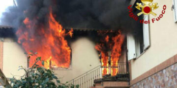 Incendio abitazione a Ciro’ Marina, salvate due persone dai Vigili del Fuoco