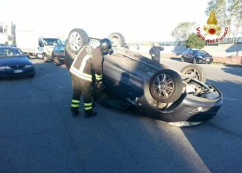 Incidente stradale all’ingresso nord di Crotone, due feriti