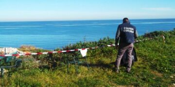 La Capitaneria sequestra un area nell’area archeologica della riserva di Capo Colonna