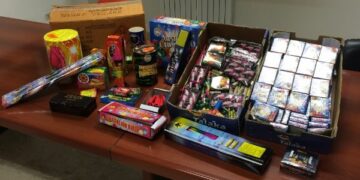 Sequestrati fuochi d’artificio e droga a Ciro’ Marina, due denunciati