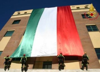 Vigili del Fuoco e Capitaneria di Porto festeggiano Santa Barbara a Crotone