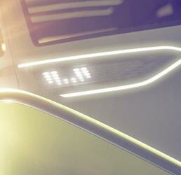 Rinasce elettrico il mitico furgoncino Volkswagen