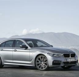 La Serie 5 guida quasi da sola