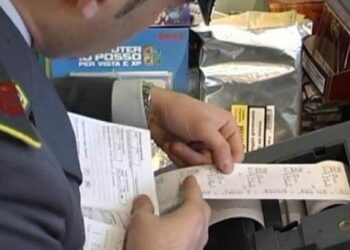 Non emettono lo scontrino, 6 negozi chiusi per le feste