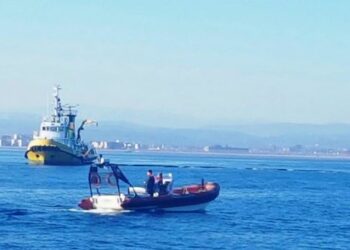 Esercitazione antinquinamento nel mare di Corigliano Calabro