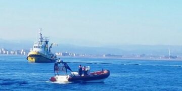 Esercitazione antinquinamento nel mare di Corigliano Calabro