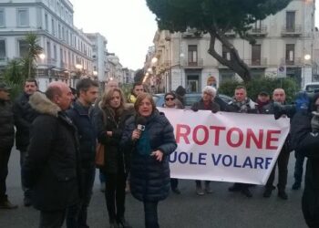 Aeroporto: Crotone vuole volare, può e deve volare