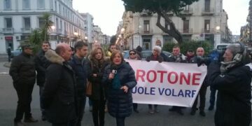 Aeroporto: Crotone vuole volare, può e deve volare