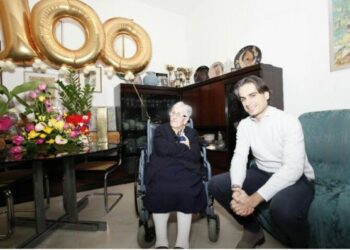 Auguri del Sindaco per i cento anni della signora Anna De Carlo