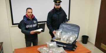 Carabinieri: 3 chili di marijuana in valigia, padre e figlio arrestati