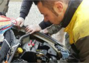 Crotone, All’IPSIA opzione mezzi di  trasporto gli allievi si esercitano sui motori