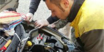 Crotone, All’IPSIA opzione mezzi di  trasporto gli allievi si esercitano sui motori