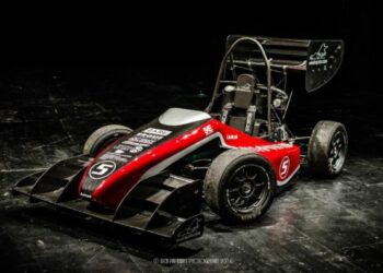 L’Unical espone la sua vettura al Centro Commerciale Metropolis