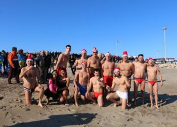 Sesto tuffo di Capodanno 2017 a Ciro’ Marina